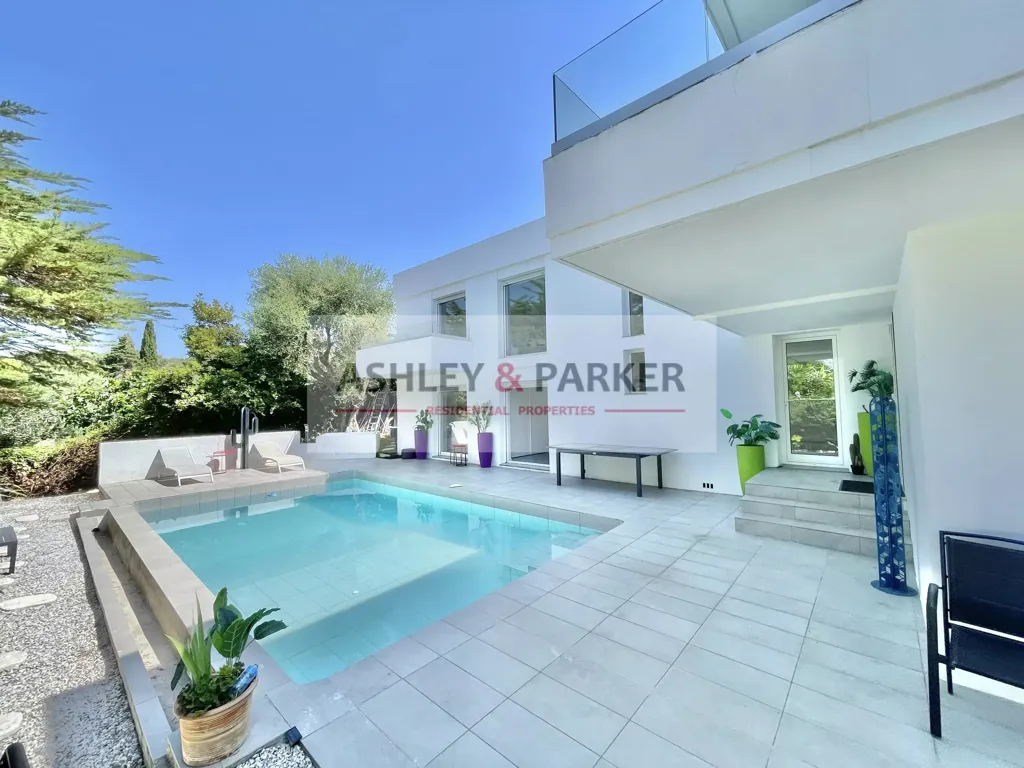 Piscina - Contemporary Villa with Sea View in Le Cannet