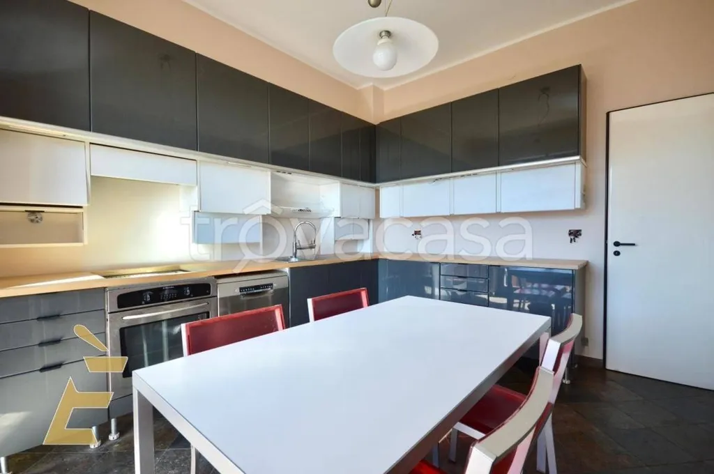 Köök - Penthouse with Panoramic View in Moncalieri
