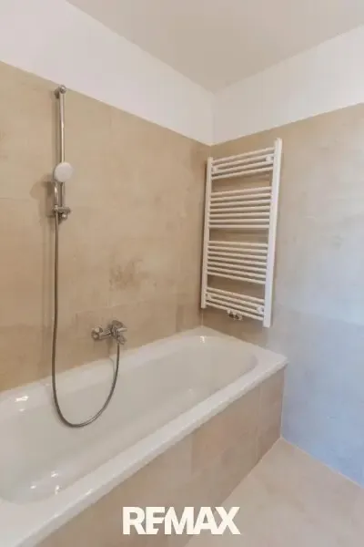 Salles de bain - 2-Bedroom Neubau with Home Office in Central Location