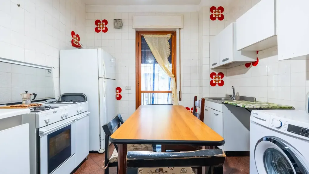 Cuisine - Quadrilocale with Balcony in Cagliari