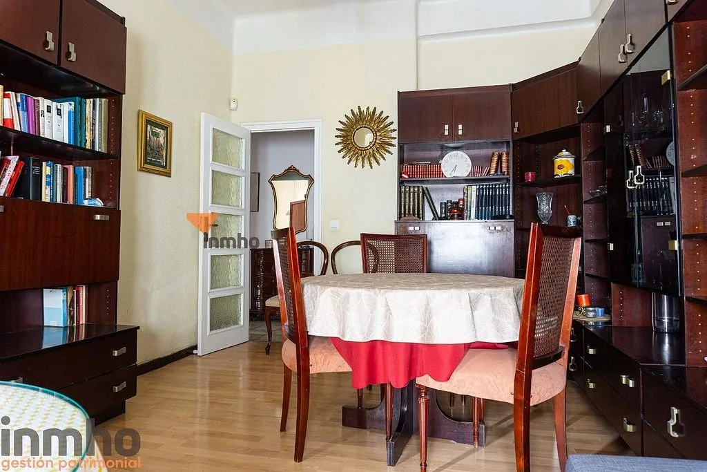Salle à manger - 2-Bed Apartment with Lift in Ensanche Centro
