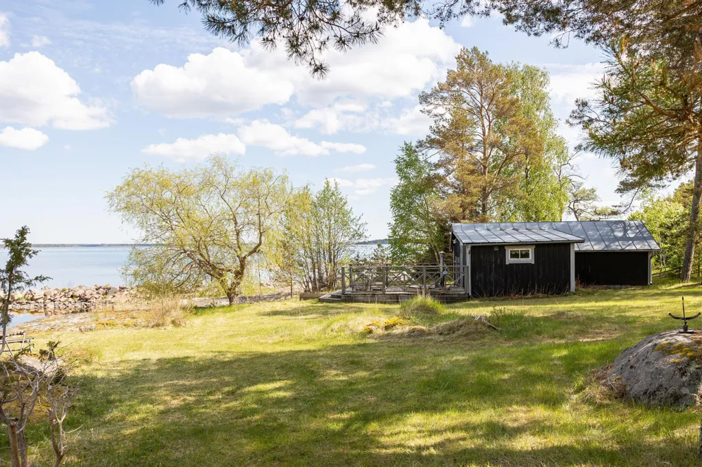 Aed - Charming Seafront Property in Stenskär