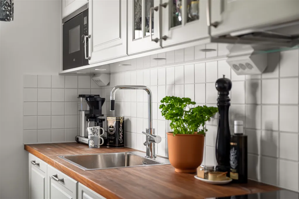 Cuisine - Renovated Flat with South-Facing Balcony in Salabacksgatan