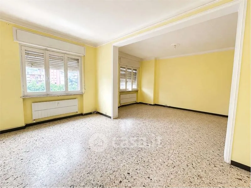Pièces - Three-Bedroom Apartment with Balcony in Vercelli