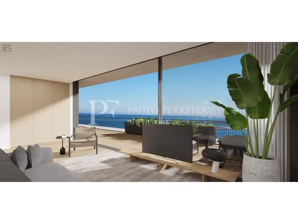 Luxury Flat with Waterfront Views in Vila Nova de Gaia