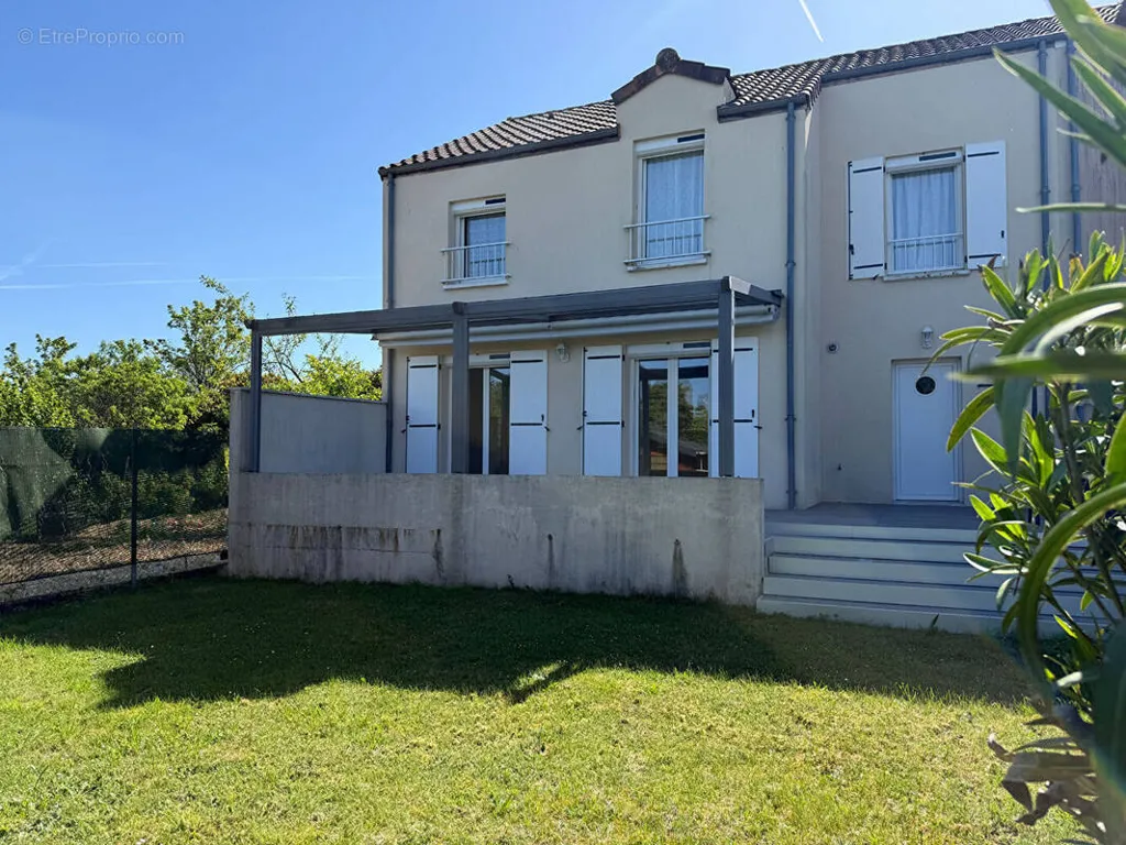Extérieur - Maison avec Terrasse et Jardin à Saint-Benoît