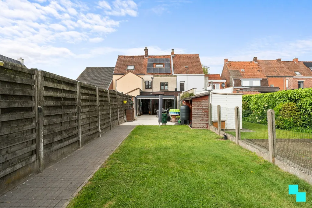 Aed - Modernising House with Garden in Roeselare