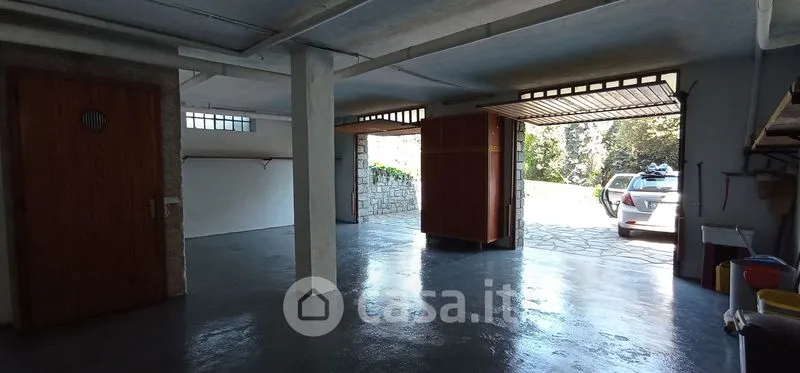 Garage - Panoramic Villa Apartment with Garden in Roppolo