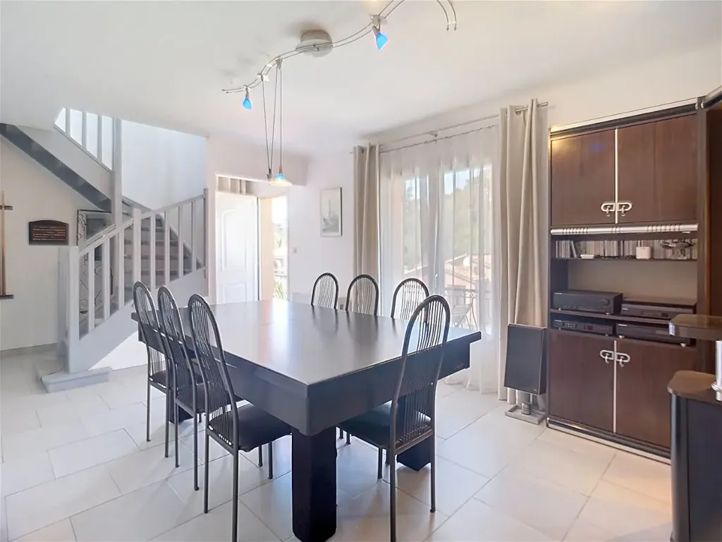 Sala da pranzo - Villa with Pool in Saint-Raphaël