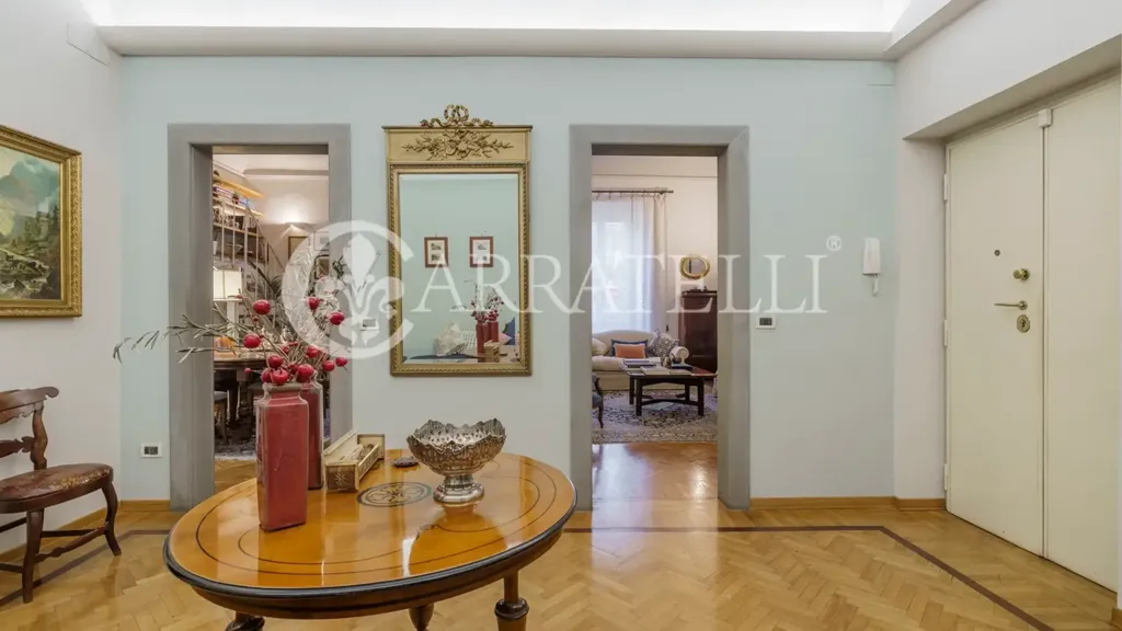 Esik - Luxury Flat with Courtyard in Florence Centre