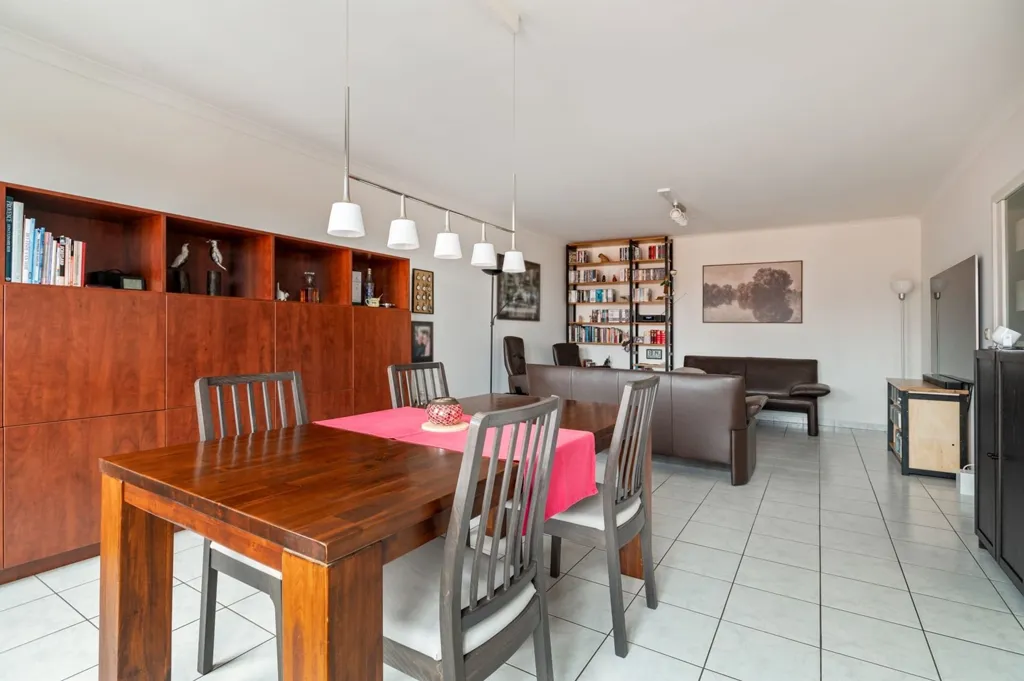 Salle à manger - Appartement Rénové avec Garage à Kapellen