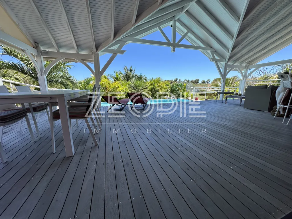 Terrasse - Villa d'Architecte avec Piscine à Saint-François