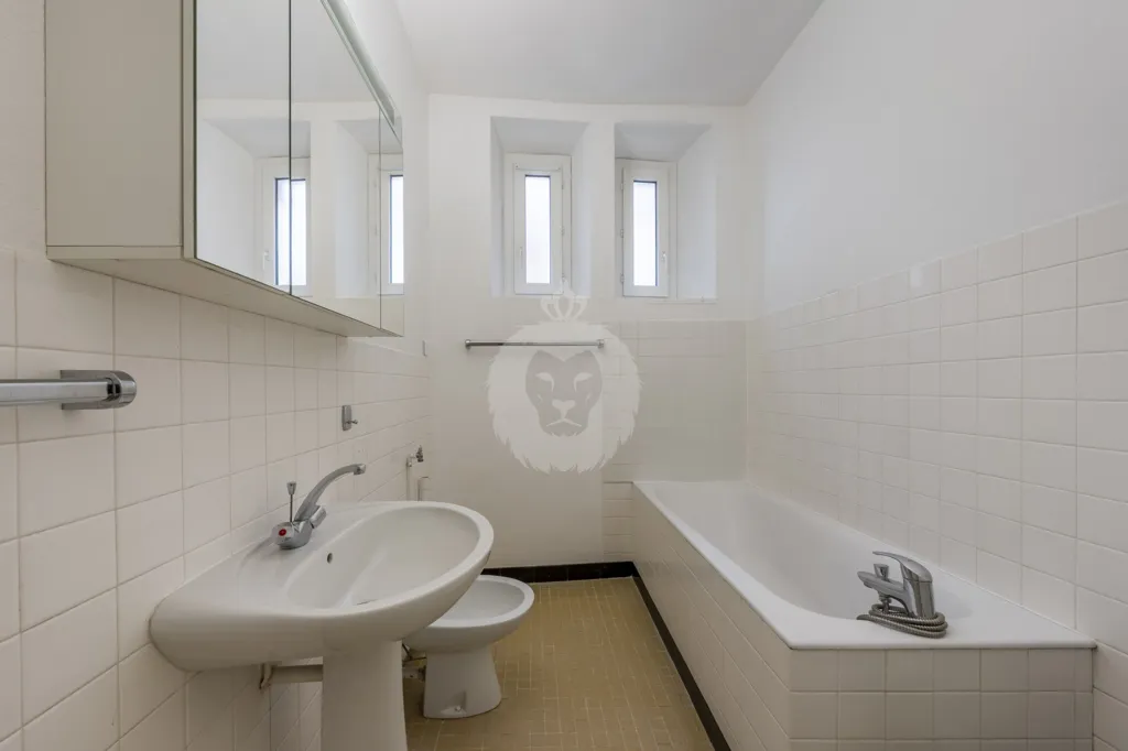 Bathrooms - 2-Bedroom Flat in Central Melun