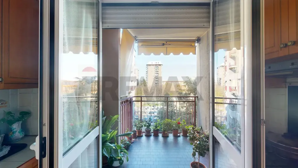 Cuisine - Four-Bedroom Apartment with Balcony in Milan