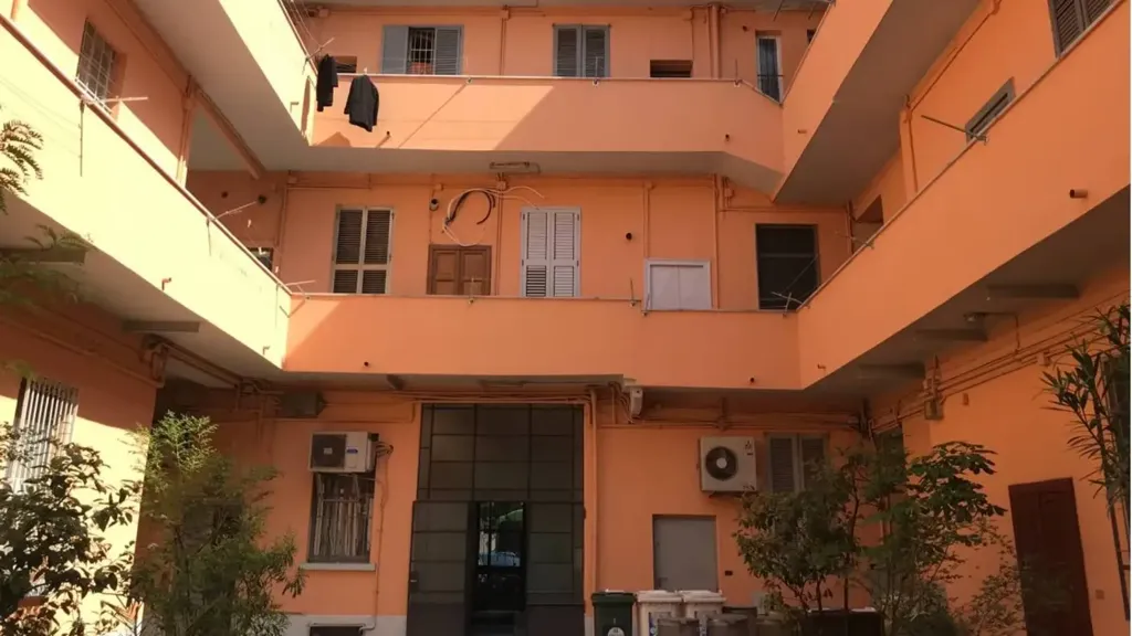 Aed - Two-Bedroom Apartment with Courtyard View in Milan