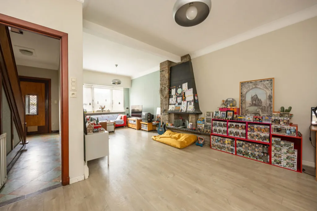Elutuba - Characterful House with Garage/Workshop in Suburb