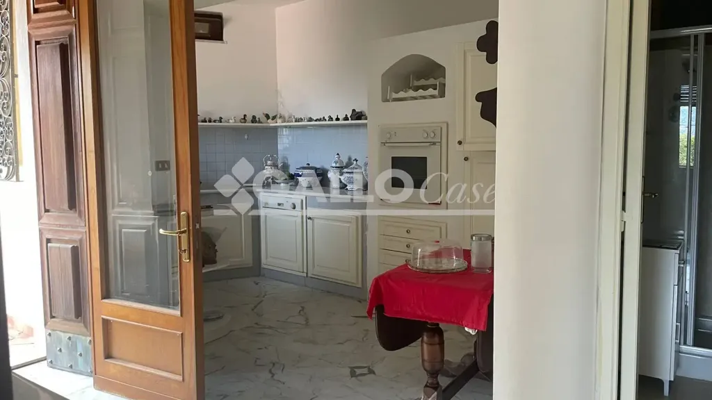 Cucina - Ground Floor Apartment with Courtyard in Cosenza