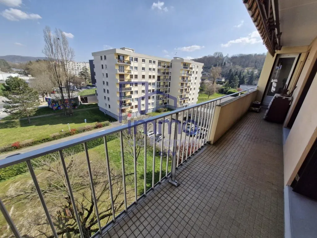 Balcon - Appartement Lumineux avec Balcon à Bourgoin-Jallieu