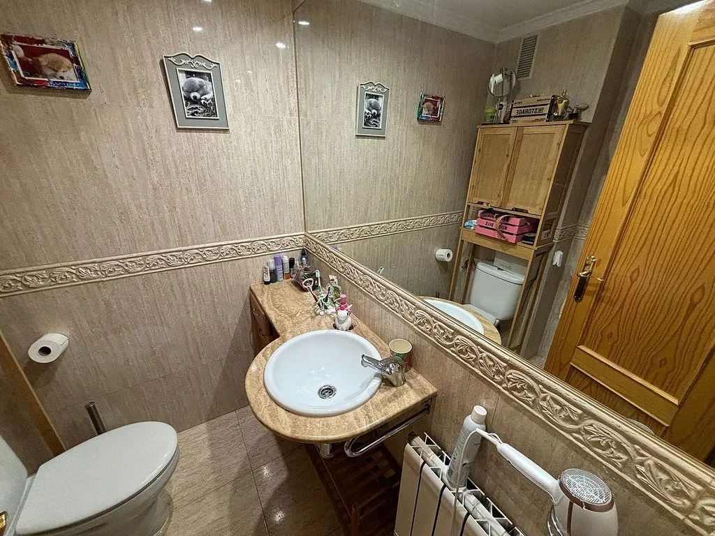 Salles de bain - Pared Chalet with Pool in Belvalle