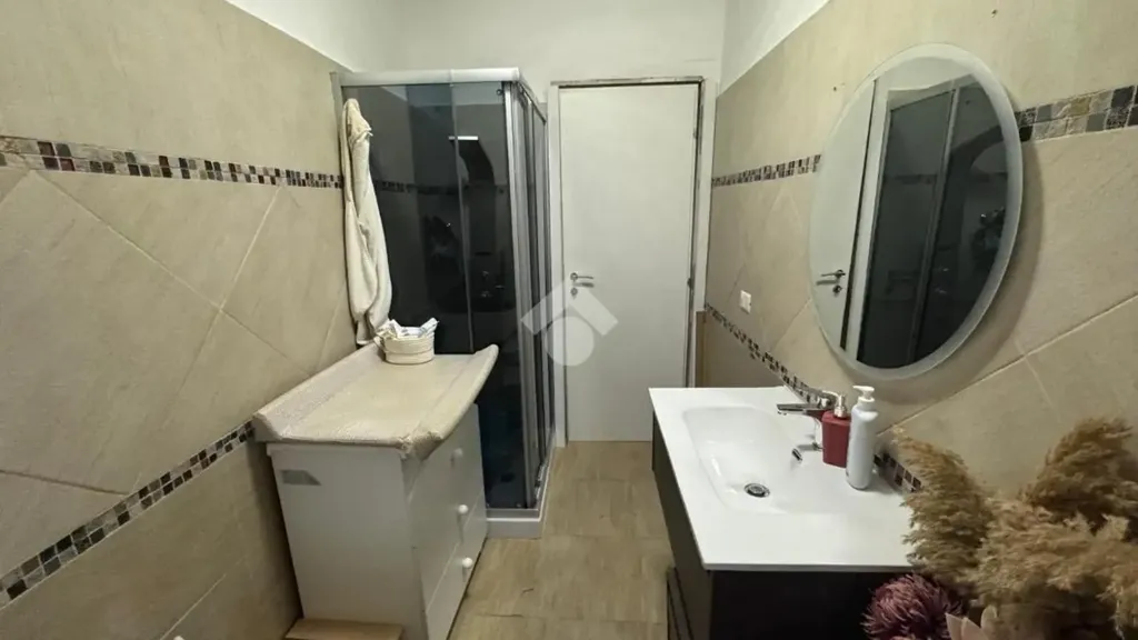 Salles de bain - Rear-Facing Apartment with Terrace in Avezzano