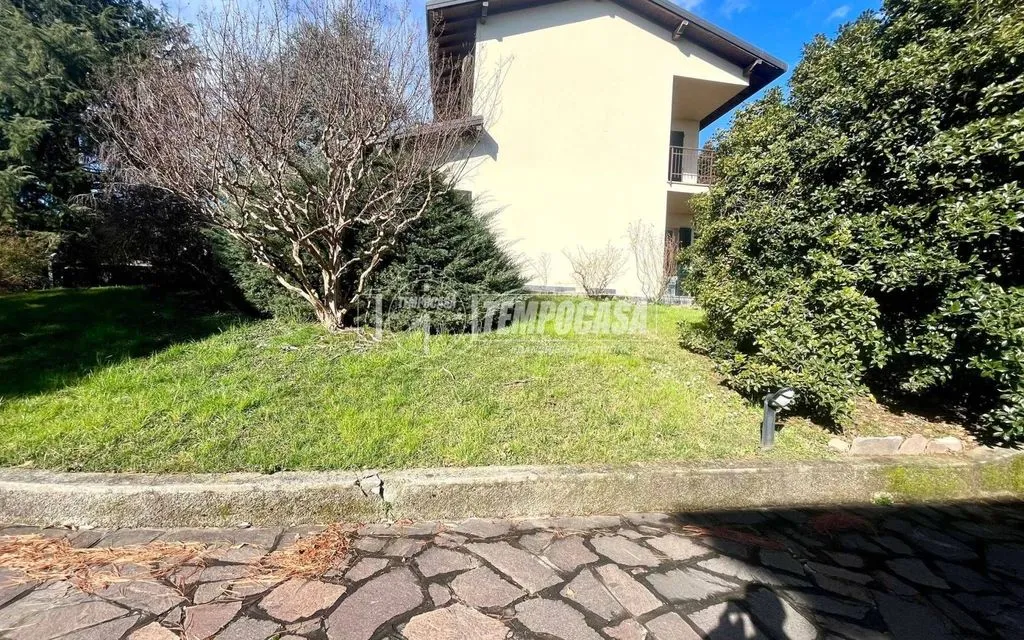 Jardin - Luxury Villa with Private Garden in Mozzo