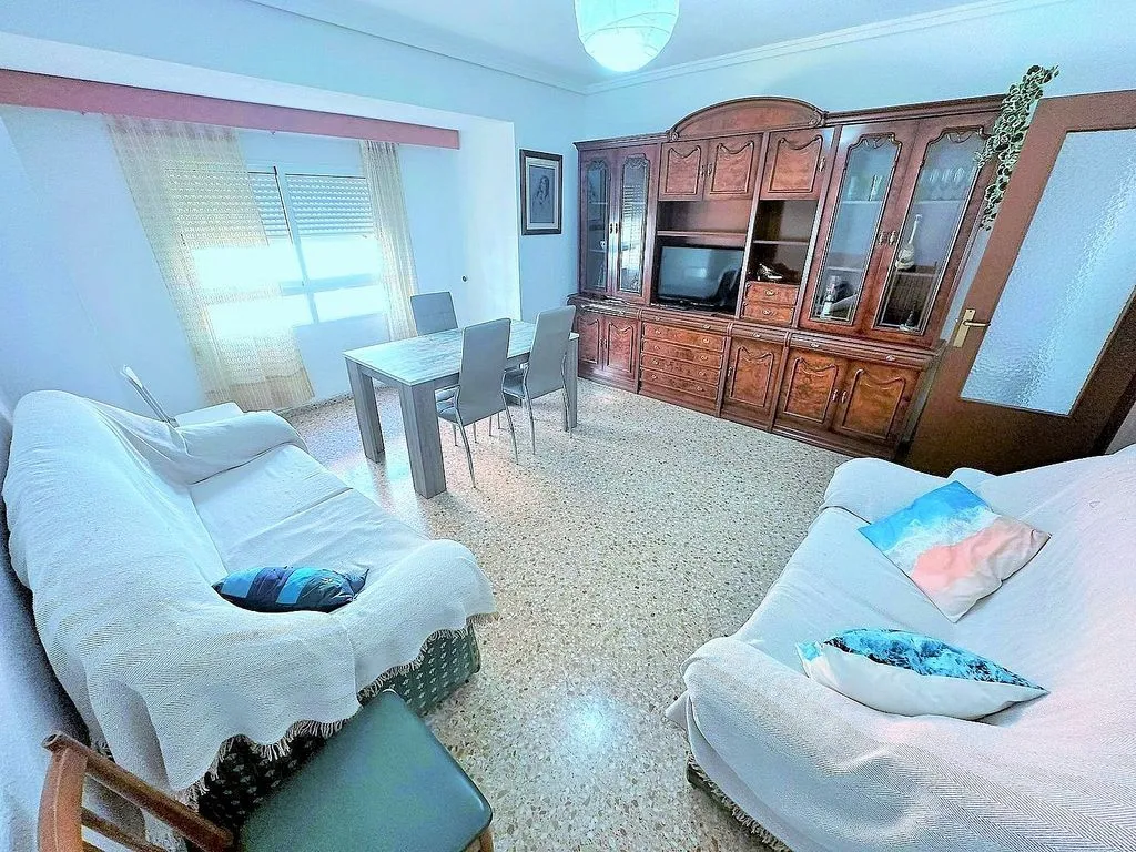 Elutuba - Furnished Flat with Balcony in Tormos