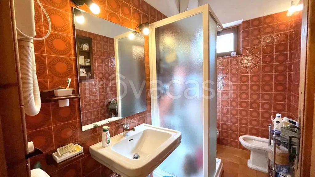 Salles de bain - Modern Villa with South-West View in Orvinio