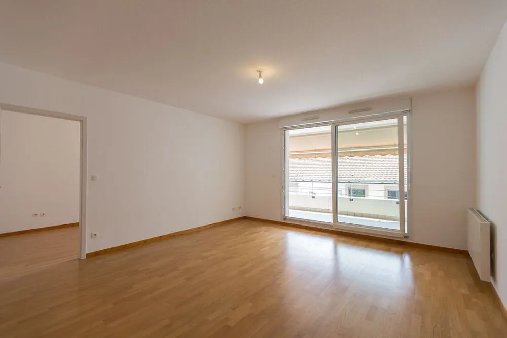 Rooms - Strasbourg Apartment with Balcony and Kitchen