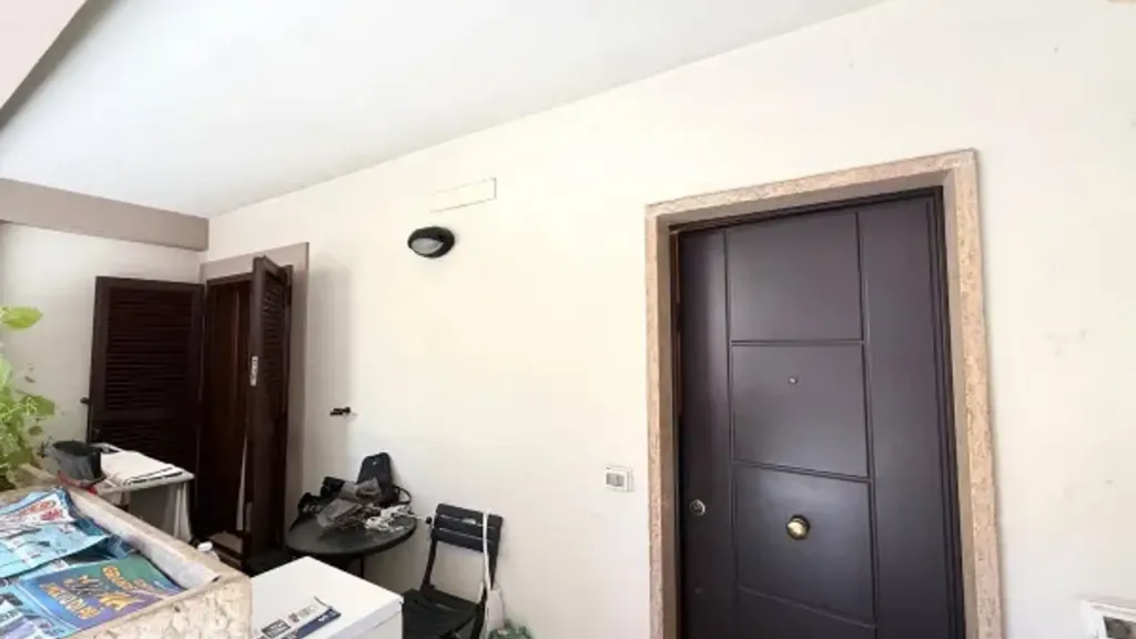 Entrée - Rustic-Style Flat with Balcony in Guidonia