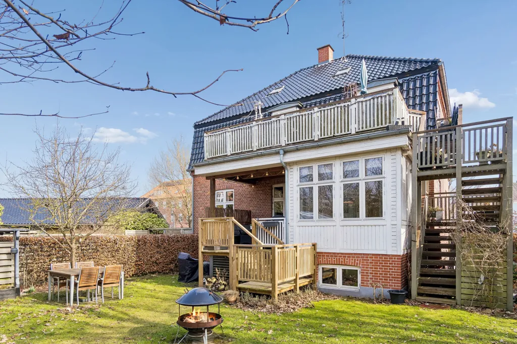Aed - Villa Apartment with Garden in Hellerup