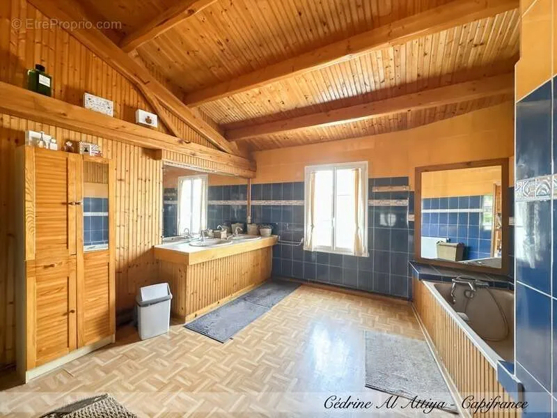Salles de bain - Propriété de Caractère avec Piscine à Saint-Xandre