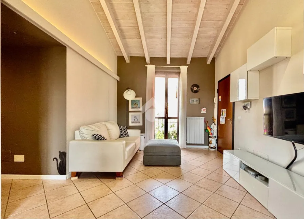 Elutuba - Trilocale with Exposed Beams in Castegnato