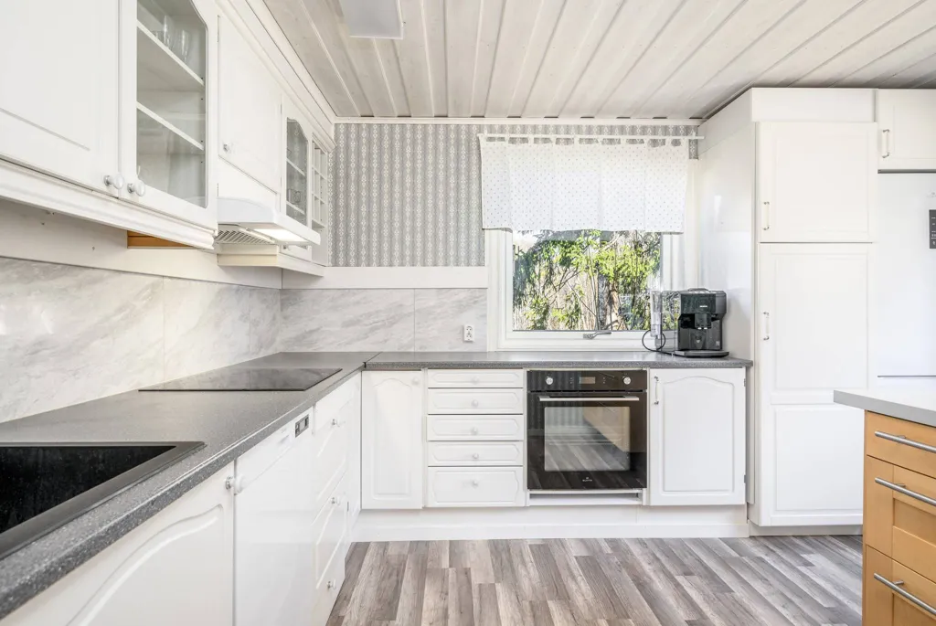 Köök - Charming Villa by the Stream in Björkom