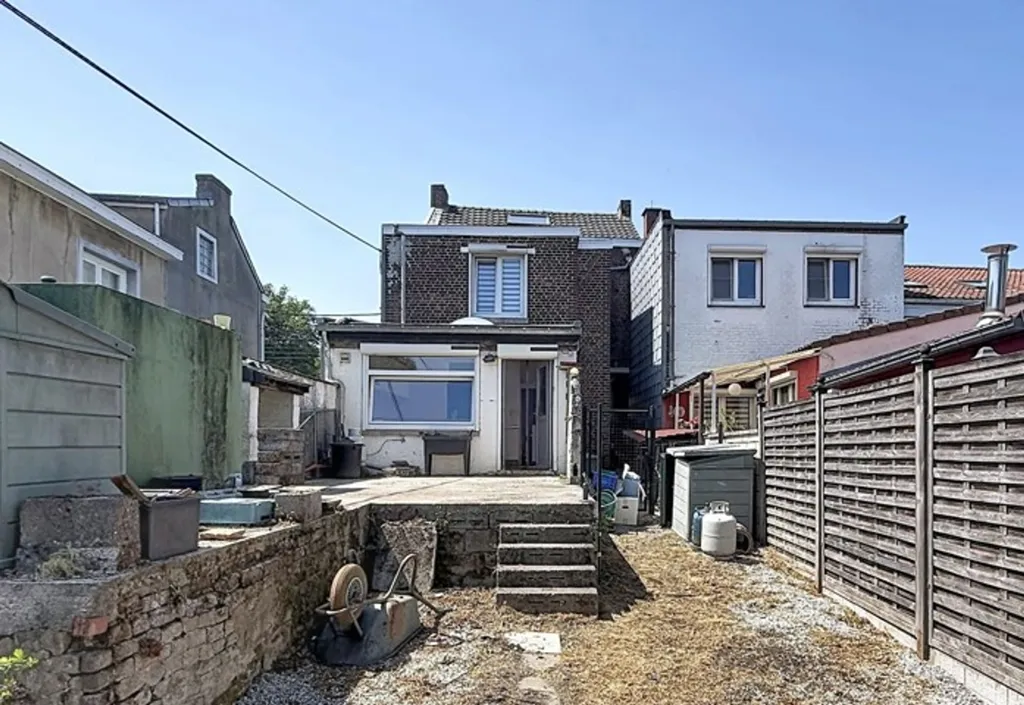 Jardin - Maison à Rafraîchir avec Terrasse à Couillet