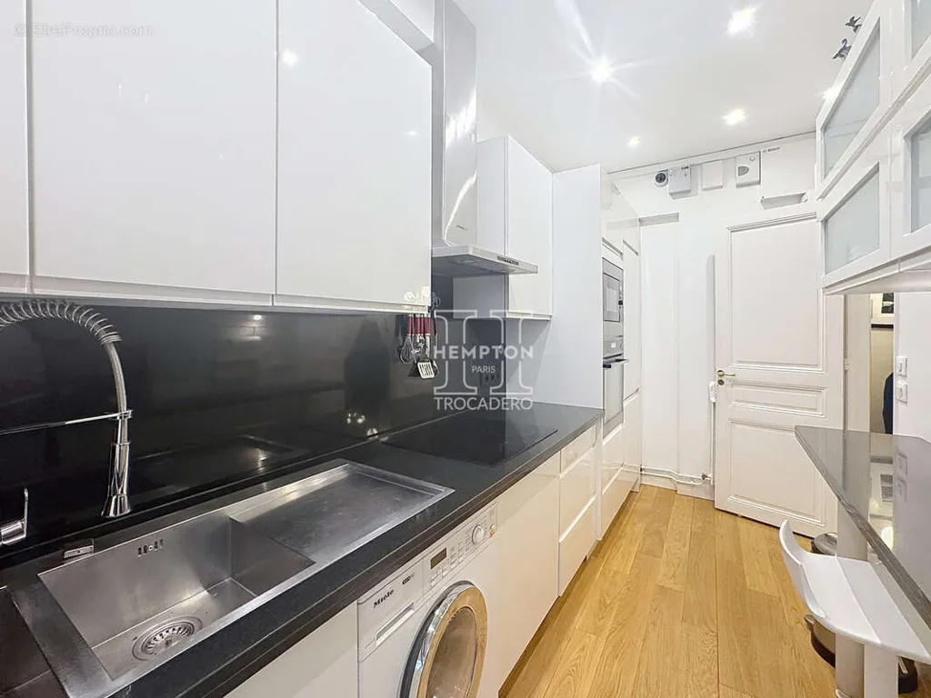 Kitchen - 4-Piece Apartment with Balcony in Passy