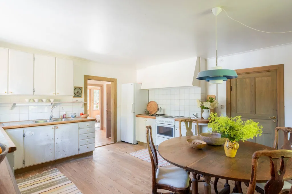 Cuisine - Historic House with River View in Södermanland