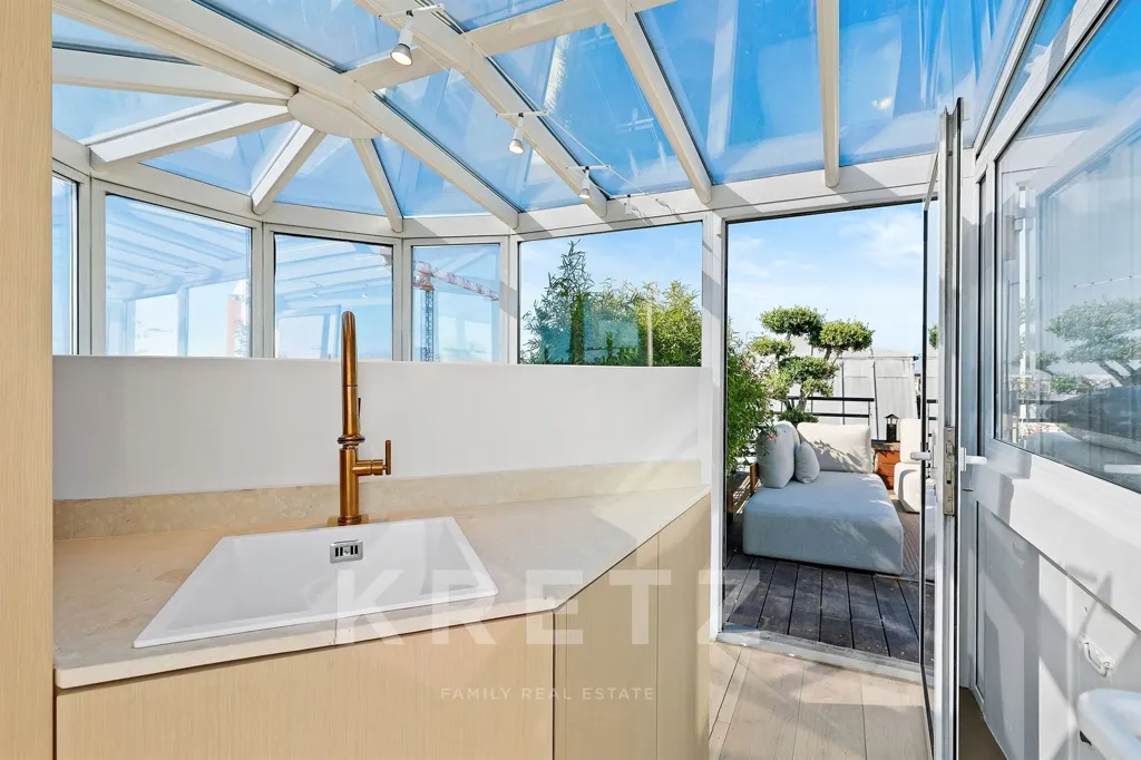 Terrace - Apartment with Rooftop Terrace in Paris 17th