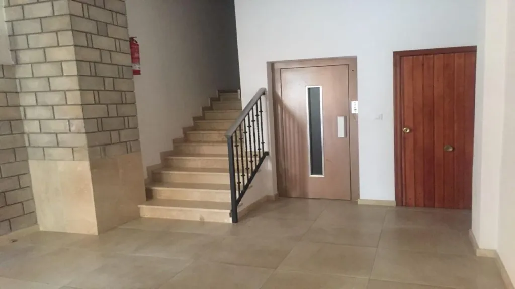 Zimmer - Spacious Centre-Almansa Apartment with Views