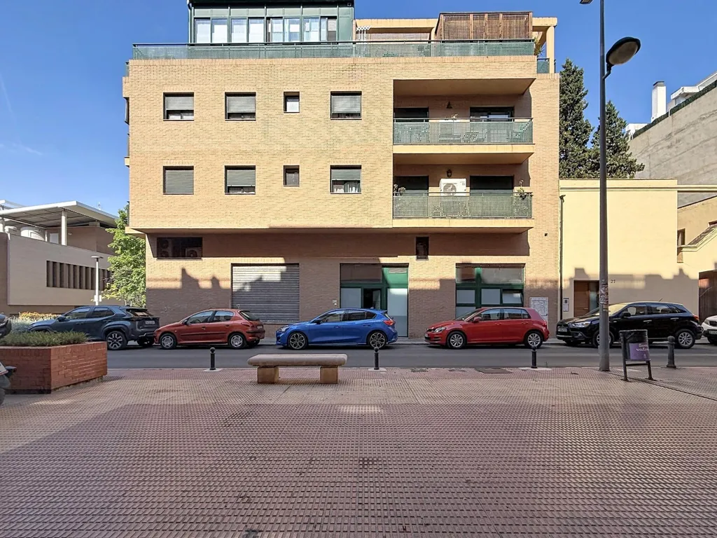 Välivaade - Commercial Space with High Ceilings in Burjassot