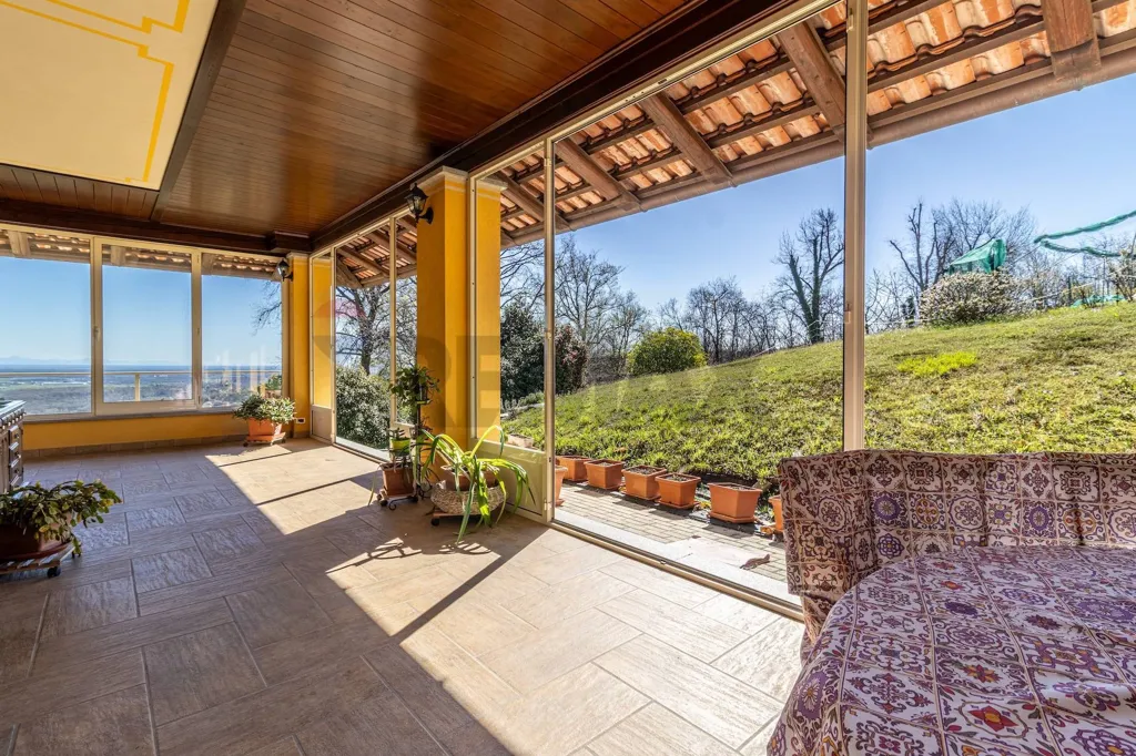 Terrazza - Villa indipendente con parco privato a Magnano
