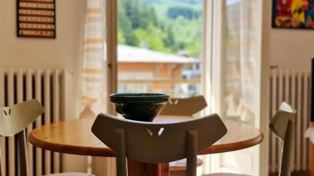 Sala da pranzo - Apartment with Mountain View in Pievepelago
