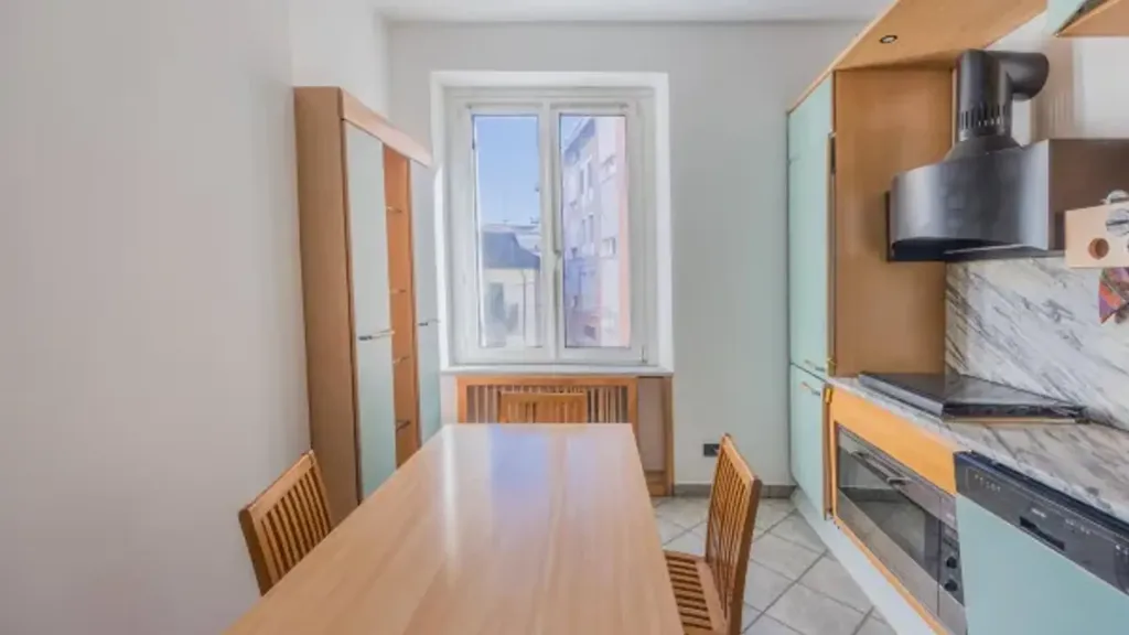 Cuisine - Spacious Apartment with High Ceilings in Bolzano