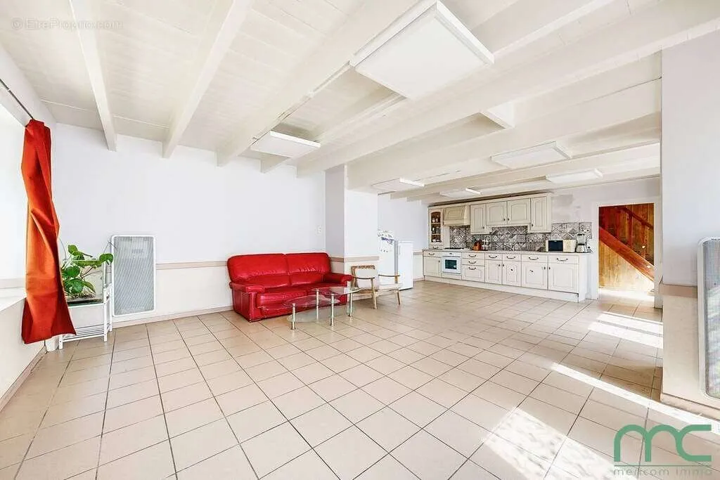 Elutuba - House with Potential in La Mothe Achard