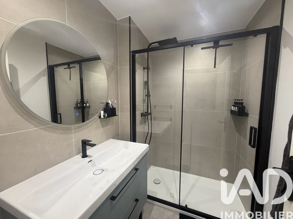 Salles de bain - Appartement Rénové avec Balcon à Nîmes