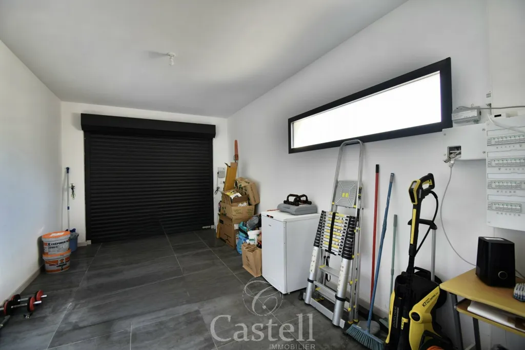 Garage - Villa Contemporaine avec Piscine au Grau d'Agde