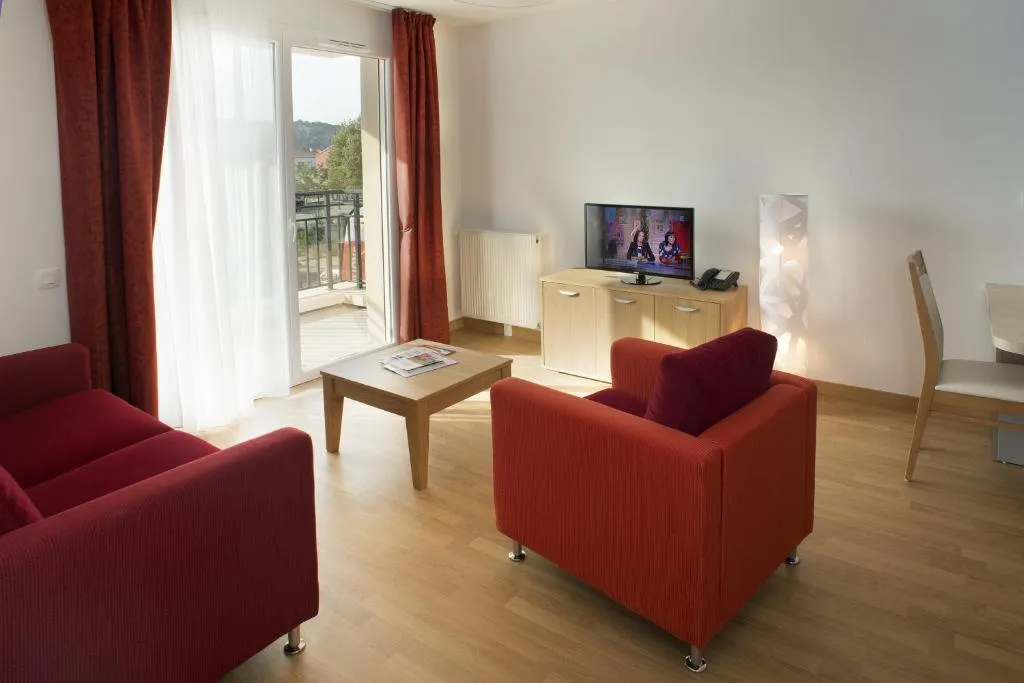 Elutuba - Senior Residence Apartment with Terrace in Cavaillon