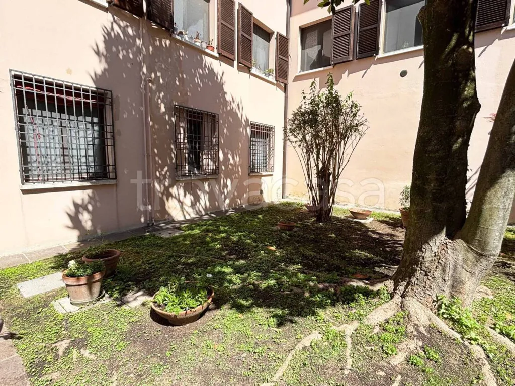 Aed - Ground Floor Apartment with Courtyard in Ferrara