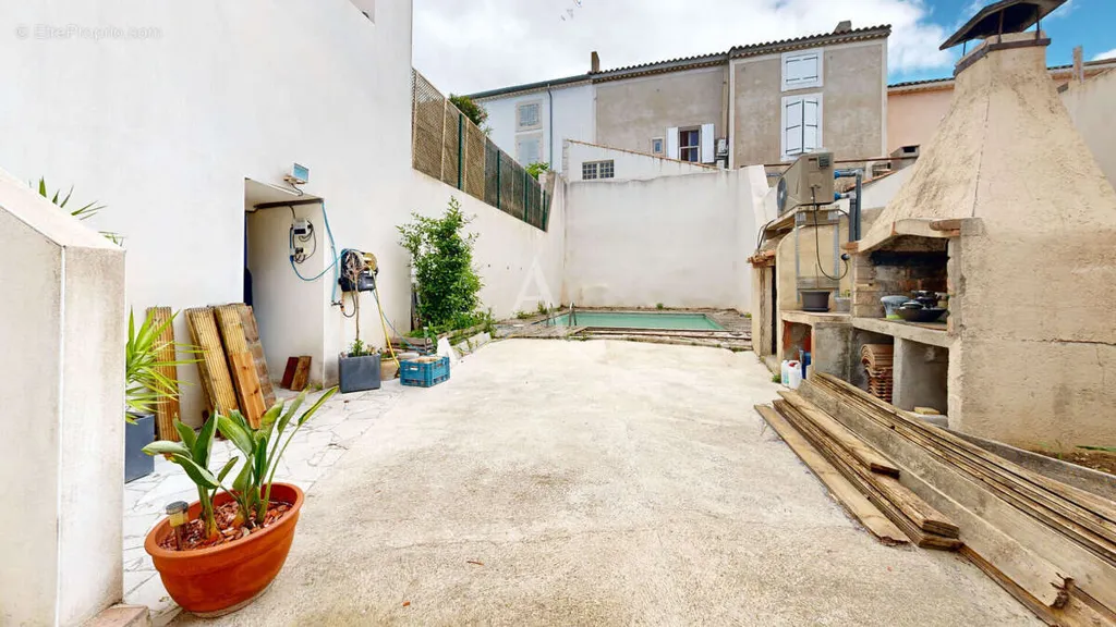 Aed - Village House with Pool in Ouveillan