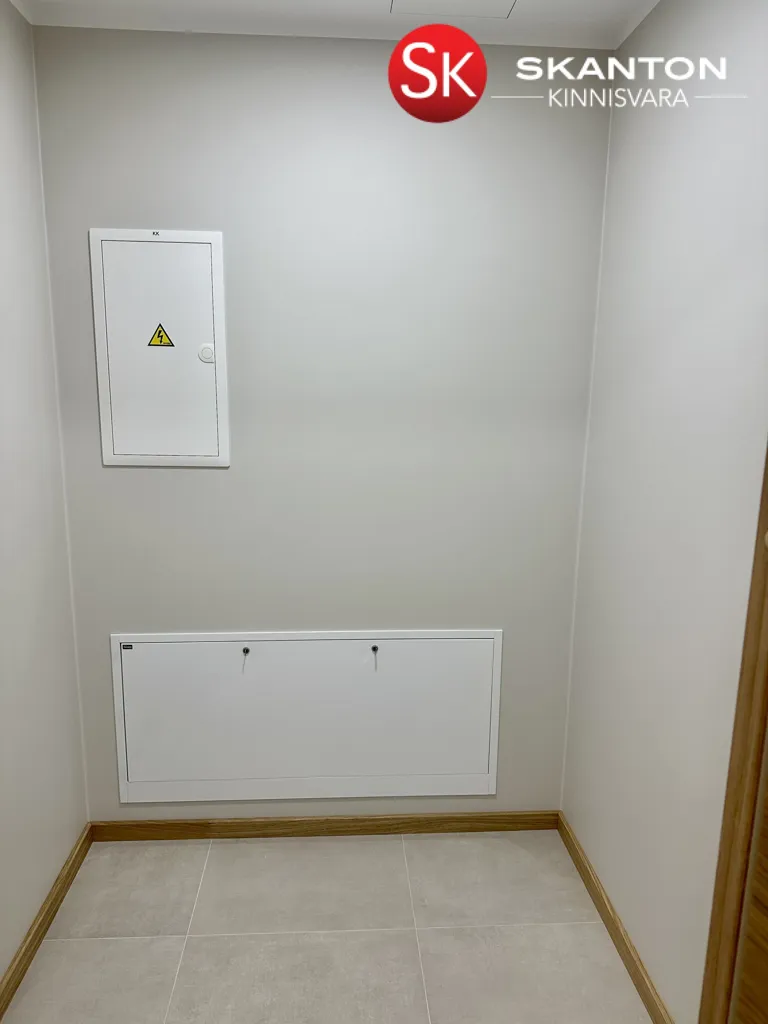 hallway_entrance