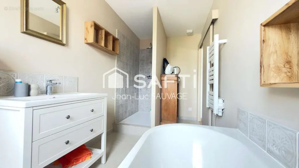 Vannitoad - Contemporary House with Garden in Hasnon